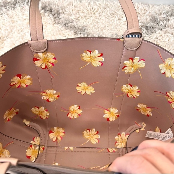 Draper James Elle Tote with Flower Key Fob - Picture 9 of 10